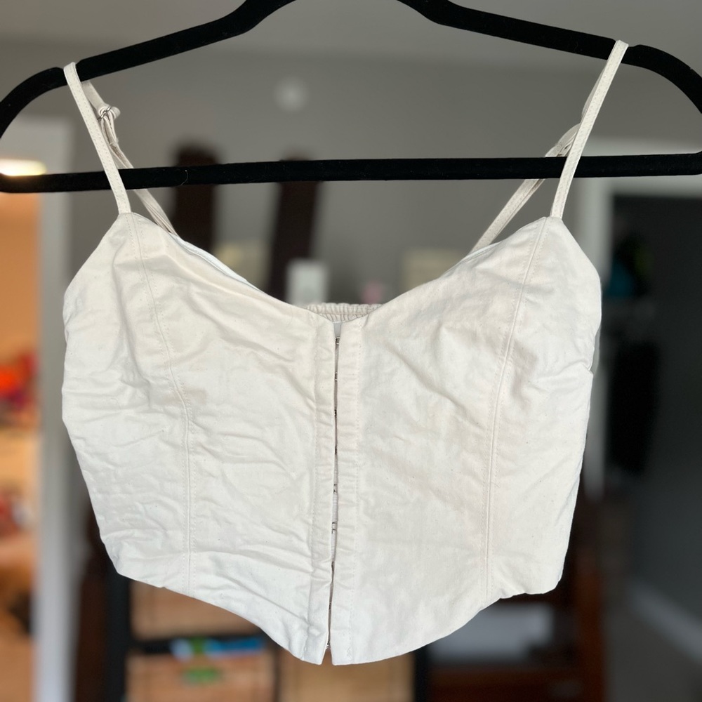 ⭐️Wilfred crop top with clasp opening and stretch back size 0 ⭐️